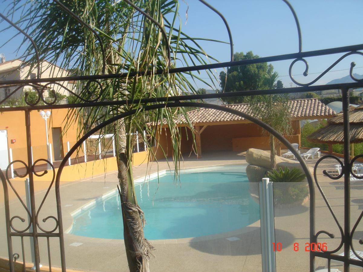 Hotel Lou Castelet Carros Luaran gambar
