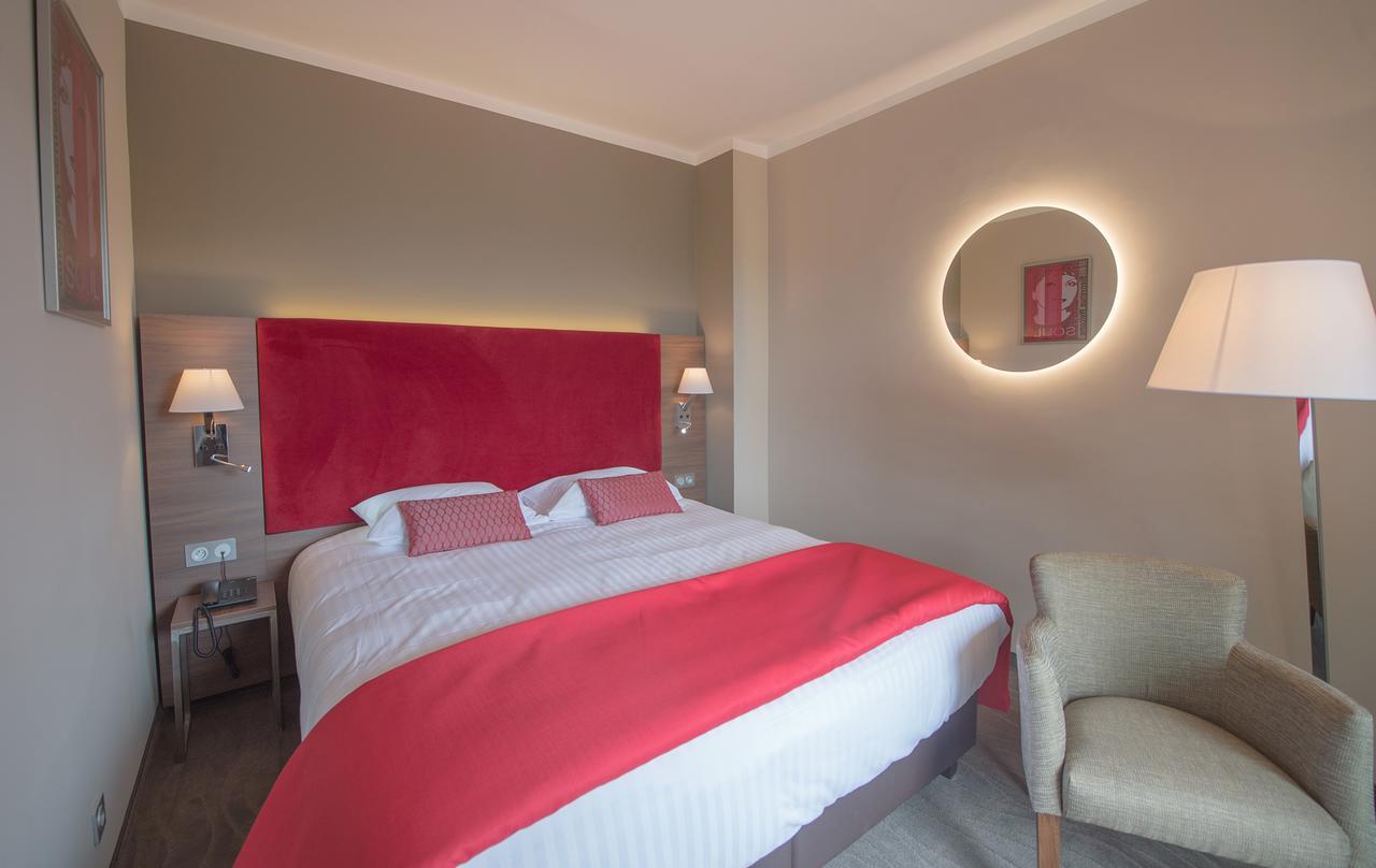 Hotel Lou Castelet Carros Luaran gambar